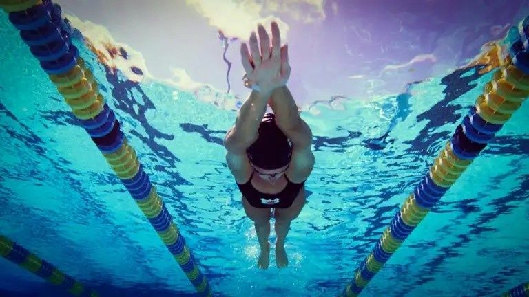 De biomechanica van stroomlijning: weerstand verminderen in het water